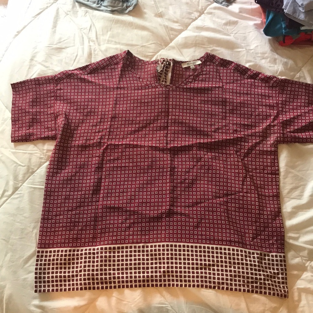 Made well premium silk top. Tie back